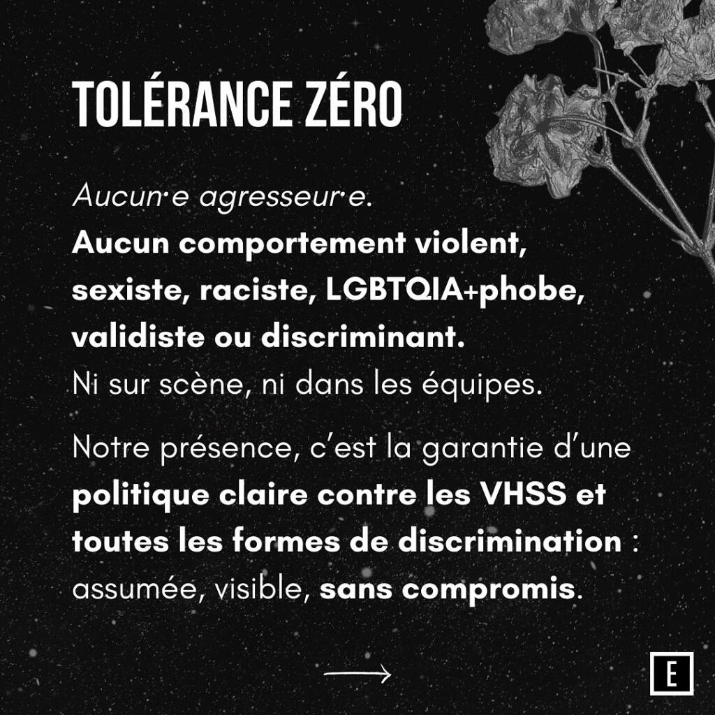 Affichage public de la tolérance zéro aux comportements sexistes, racistes ou discriminants lors d’un événement.